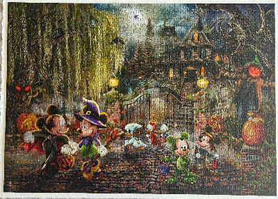 Mickey and Minnie Halloween Fun · photo 1