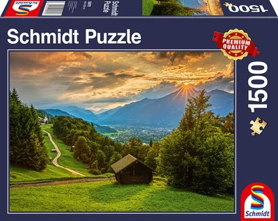 Coucher de soleil sur le village de montagne de Wamberg