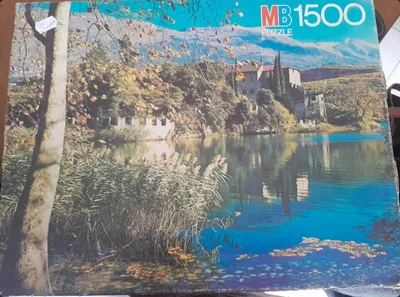 Château au bord du lac en Italie