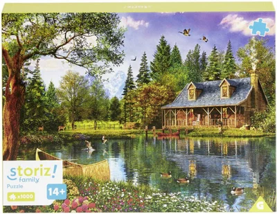 Cabane près d'un lac de montagne