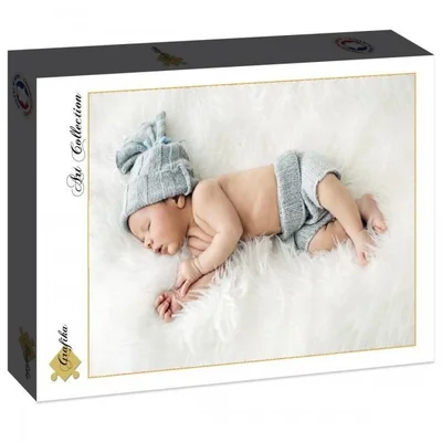 Baby sleeping in Feathers