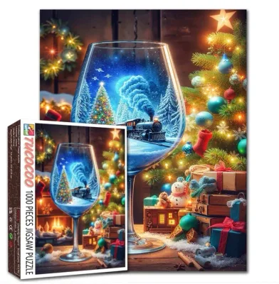 Train de Noël dans un verre à vin
